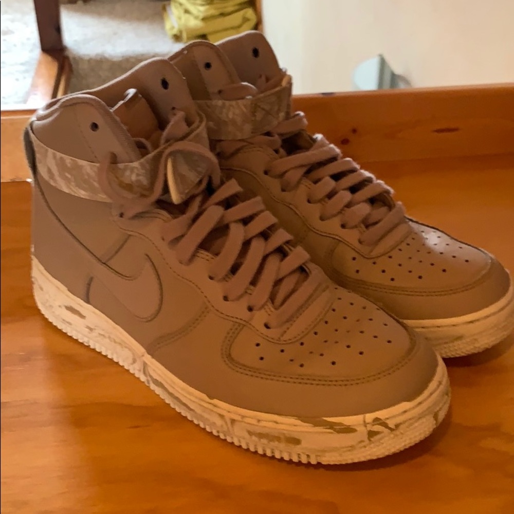 Nike Air high tops. Men’s size 9.5